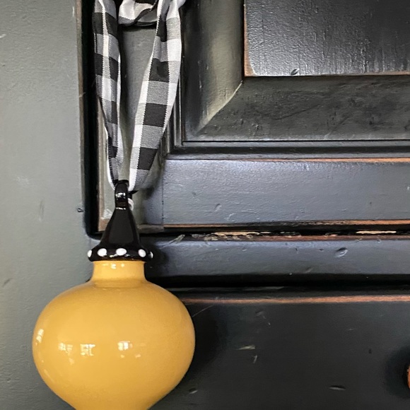 NWT CLAY CHICK CERAMICS Solid Ornament w/Ribbon - Picture 2 of 4